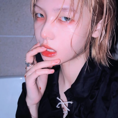攀枝花伴游女生樱花漫舞的资料